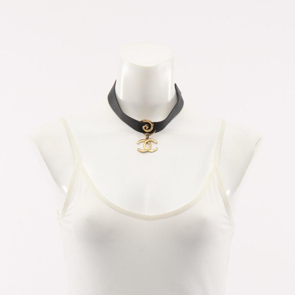 CHANEL Authentic Black Leather Logo Necklace - Picture 6 of 7